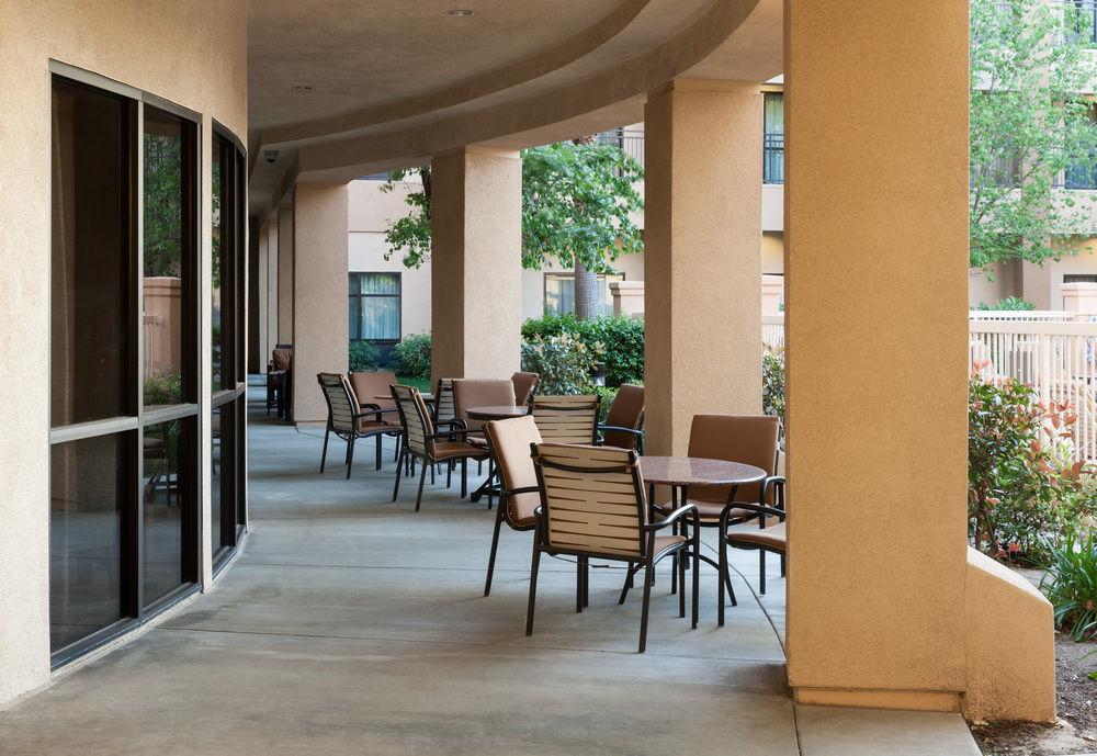 Courtyard By Marriott Santa Clarita Valencia Hotel Exterior photo