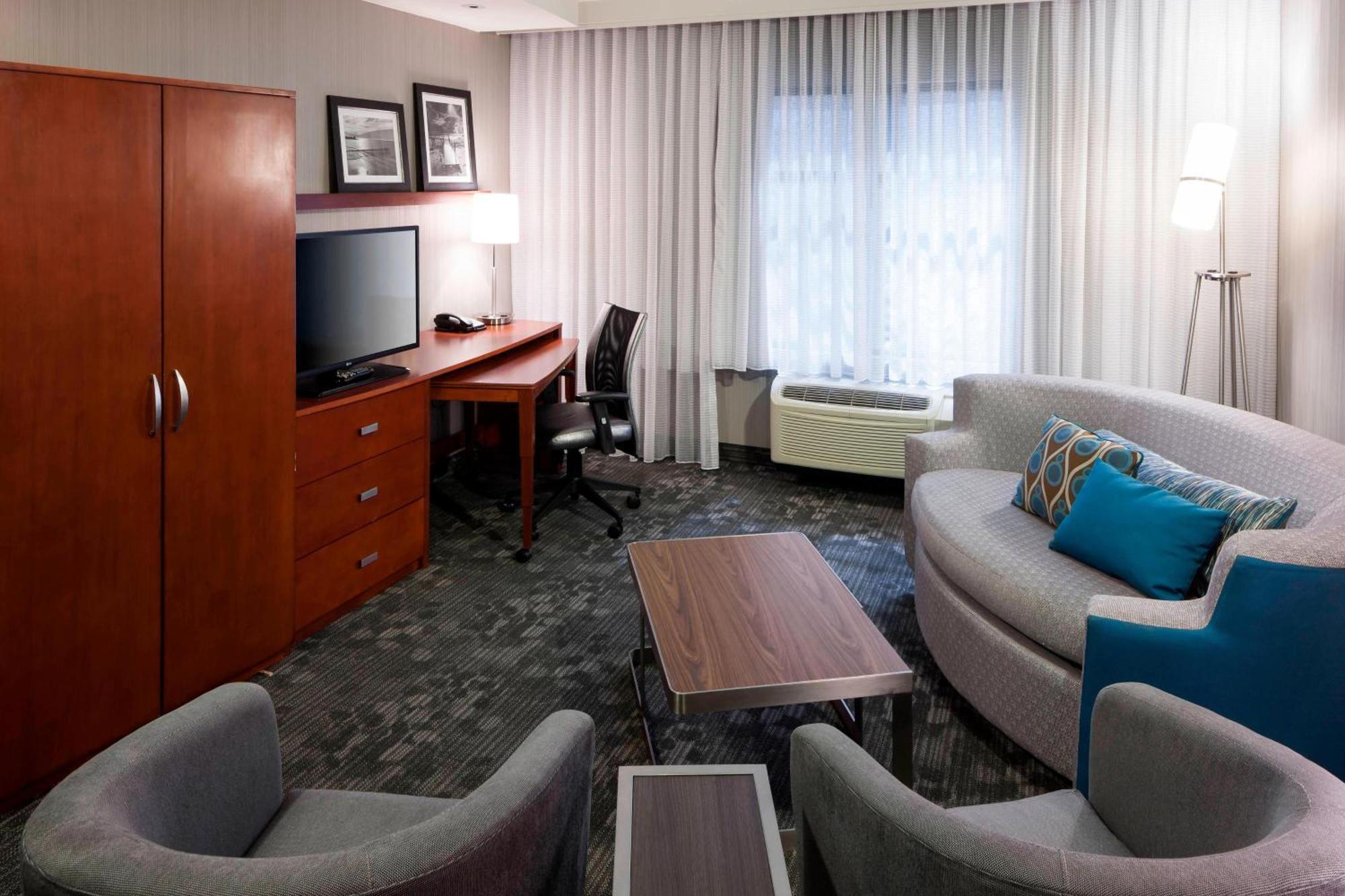 Courtyard By Marriott Santa Clarita Valencia Hotel Exterior photo