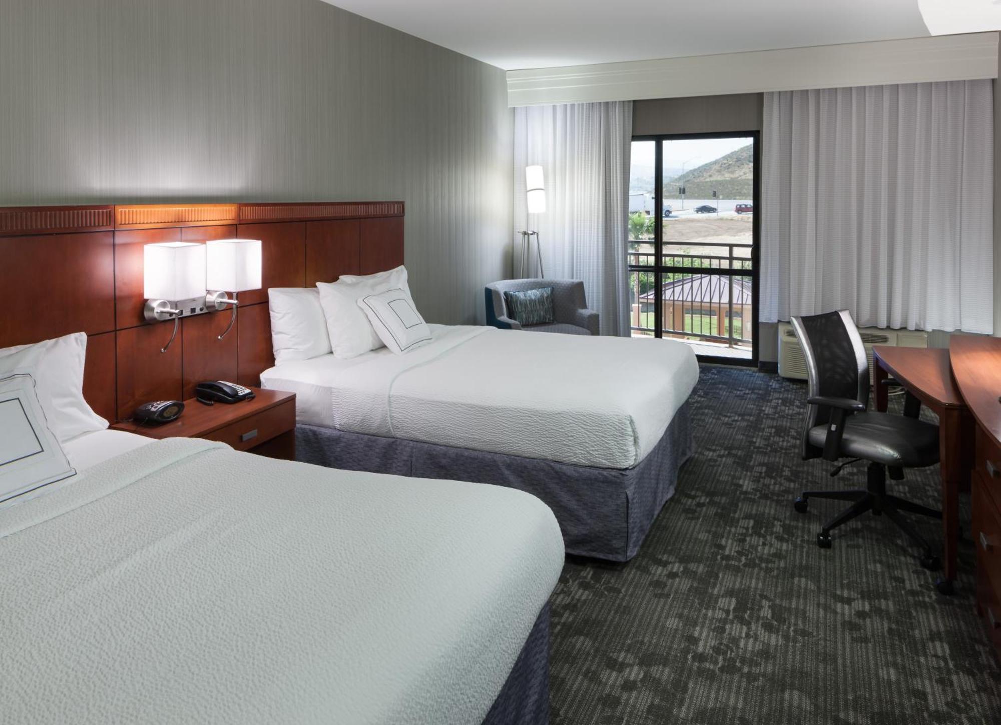 Courtyard By Marriott Santa Clarita Valencia Hotel Exterior photo