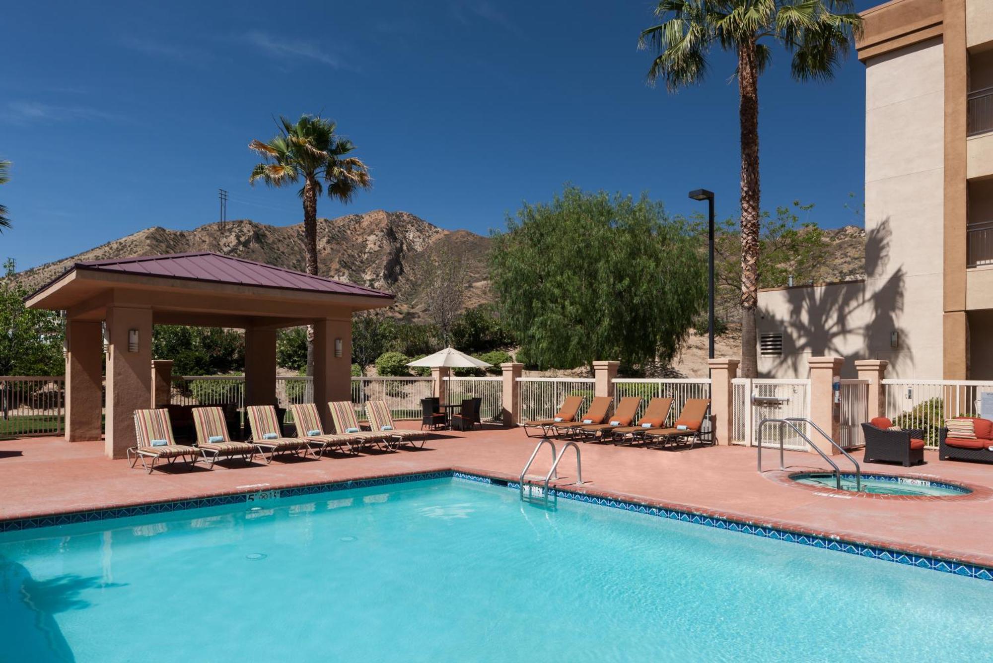 Courtyard By Marriott Santa Clarita Valencia Hotel Exterior photo