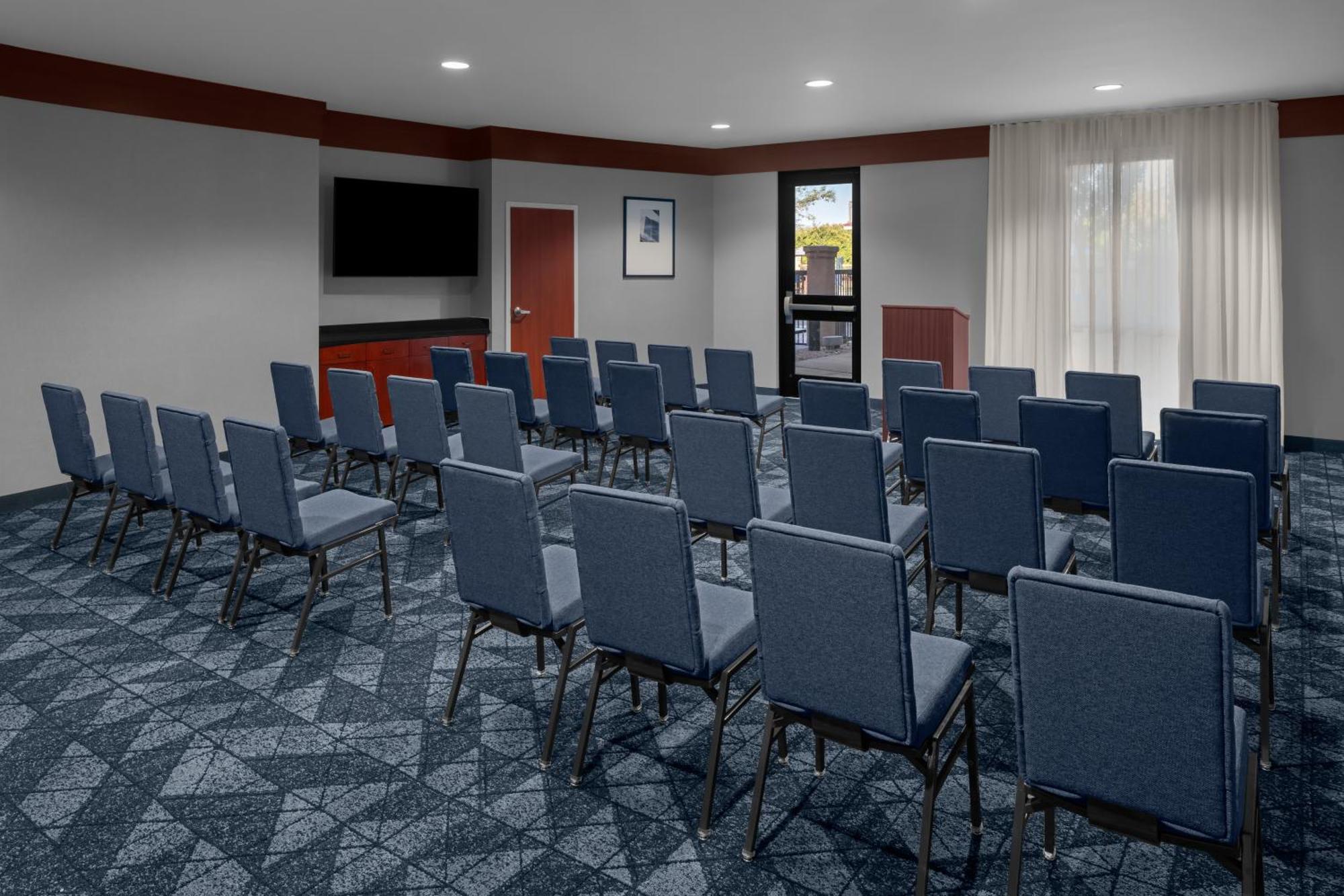 Courtyard By Marriott Santa Clarita Valencia Hotel Exterior photo