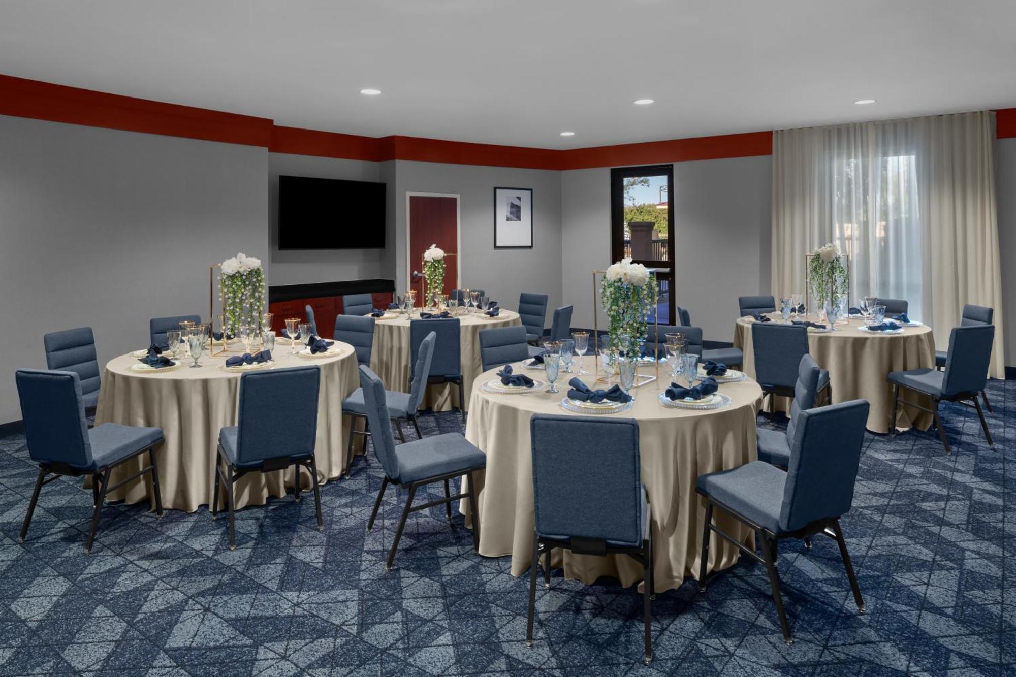 Courtyard By Marriott Santa Clarita Valencia Hotel Exterior photo