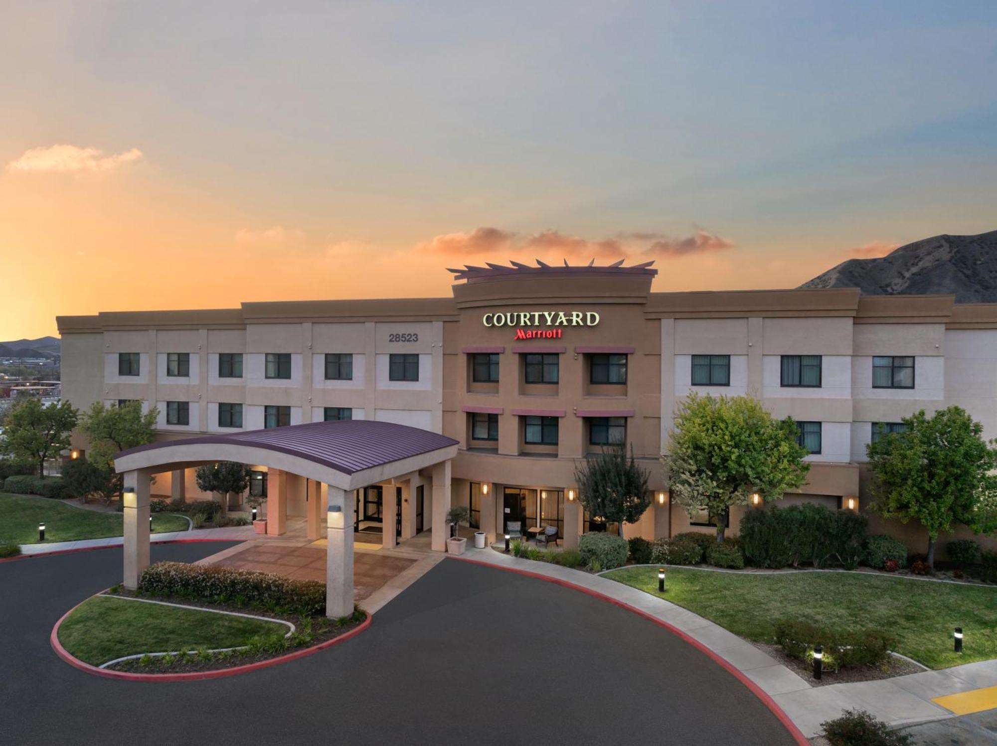 Courtyard By Marriott Santa Clarita Valencia Hotel Exterior photo