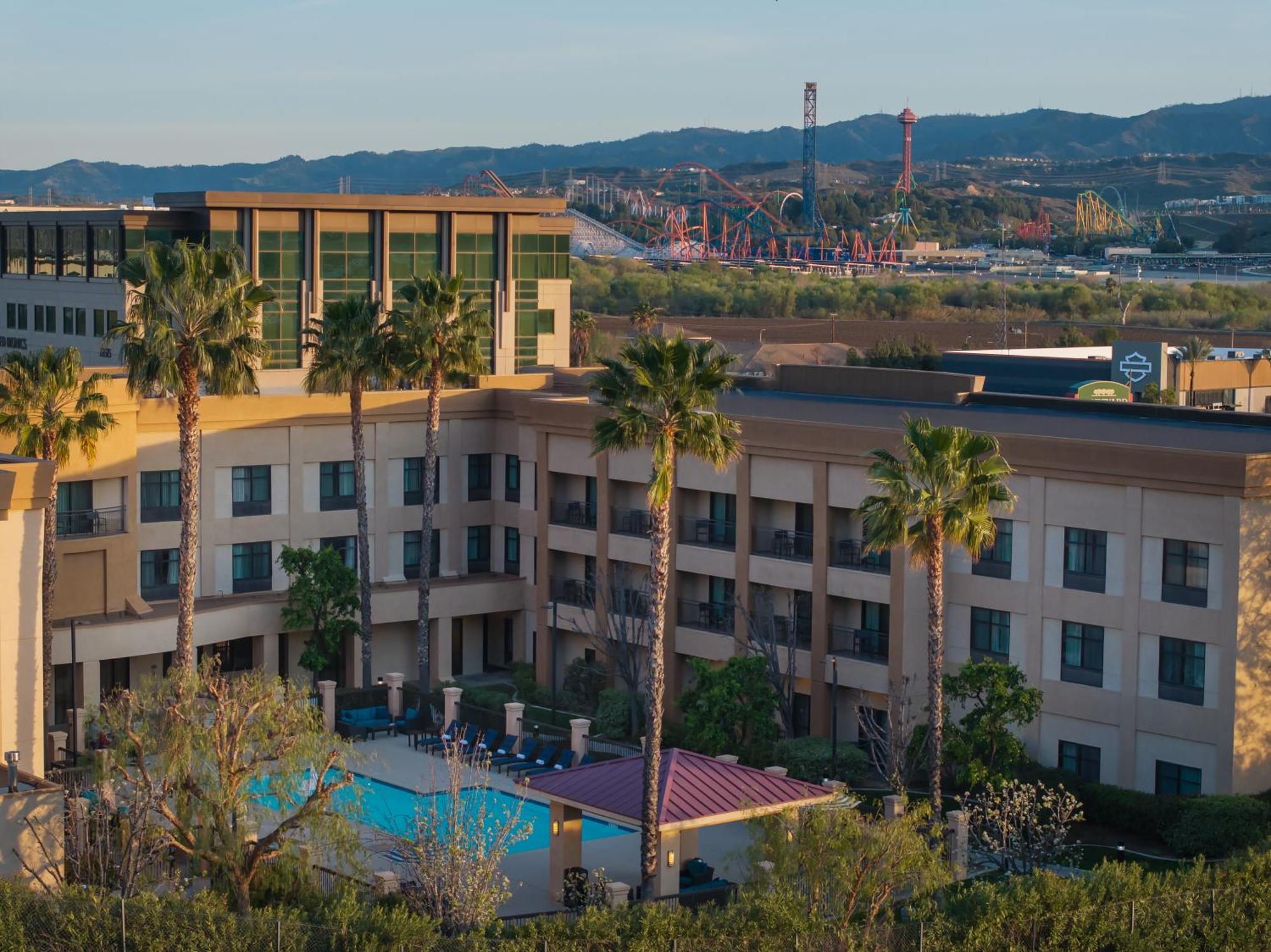 Courtyard By Marriott Santa Clarita Valencia Hotel Exterior photo