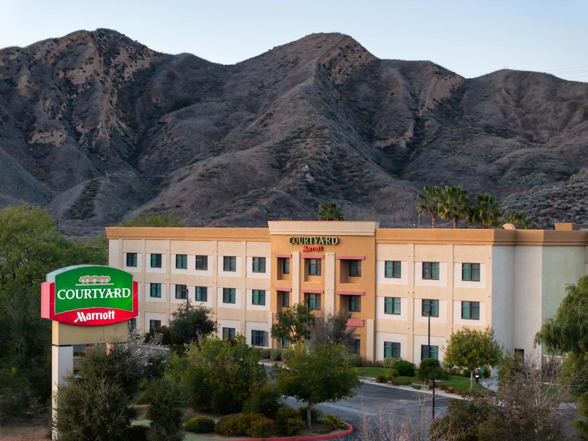 Courtyard By Marriott Santa Clarita Valencia Hotel Exterior photo