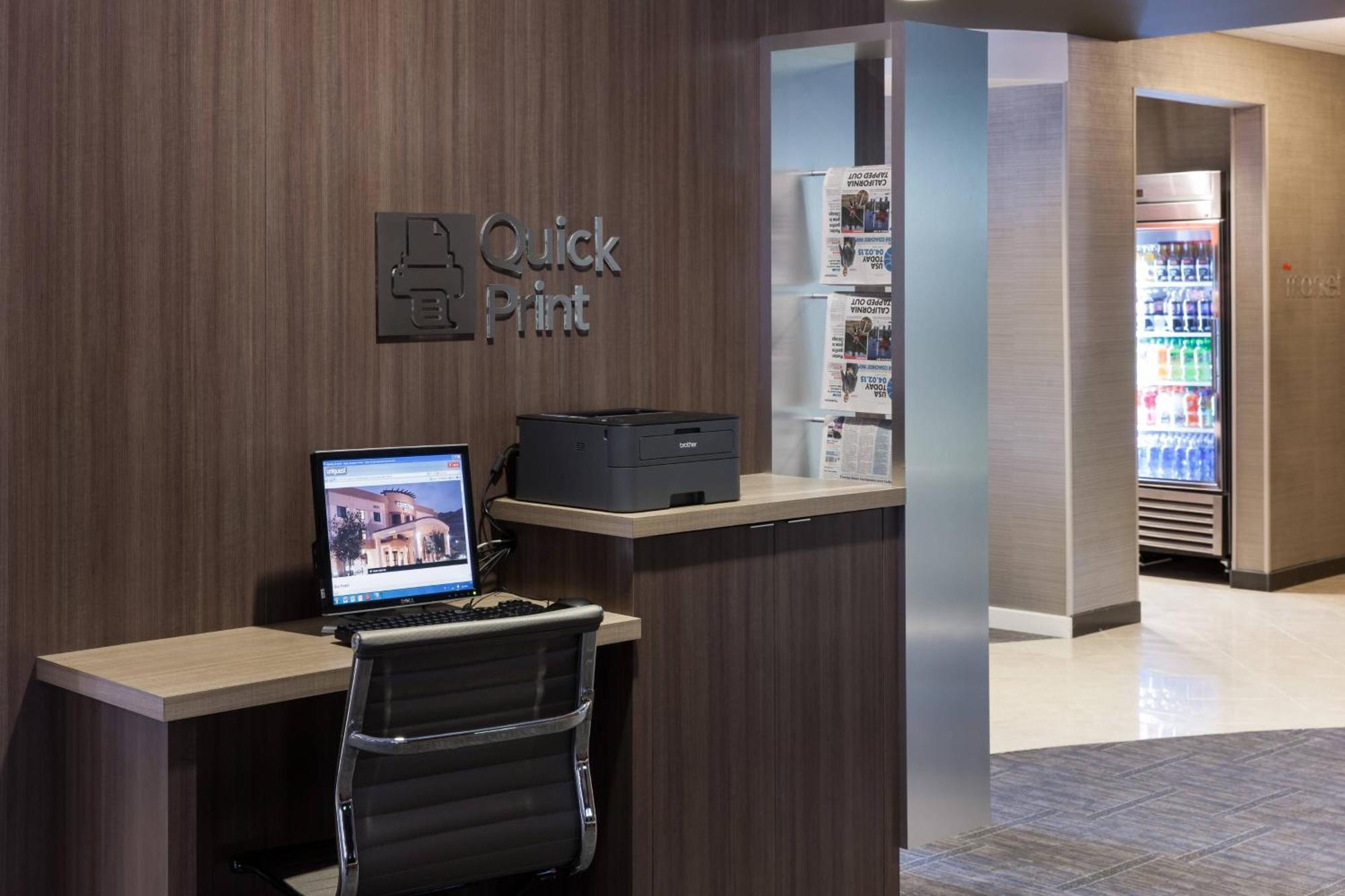 Courtyard By Marriott Santa Clarita Valencia Hotel Exterior photo