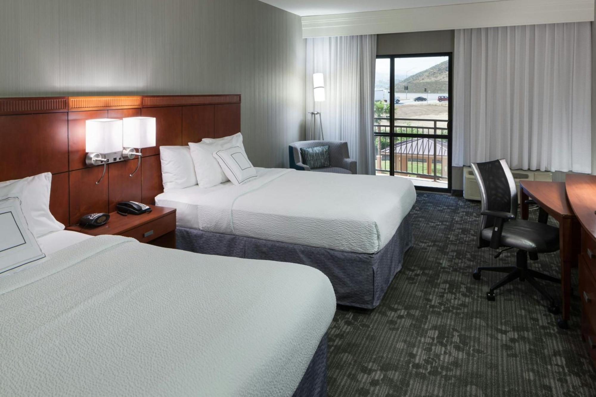 Courtyard By Marriott Santa Clarita Valencia Hotel Exterior photo