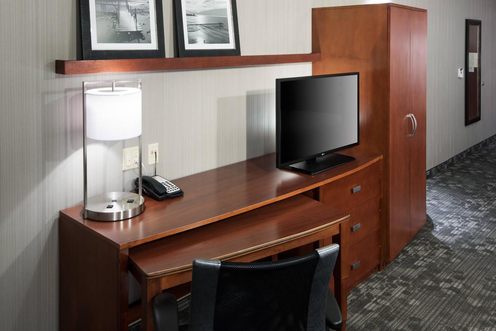 Courtyard By Marriott Santa Clarita Valencia Hotel Exterior photo